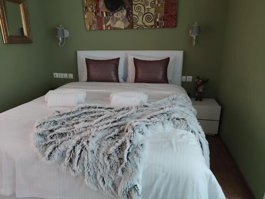 Eva's Luxurious Penthouse #mitropoleos6 *
