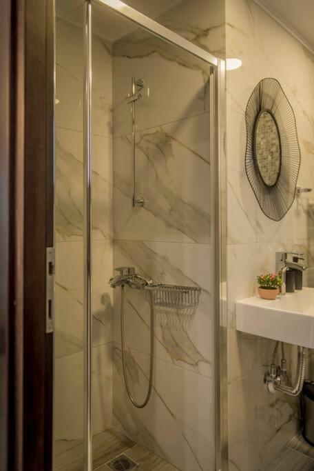 Apartment Eva's Luxurious Penthouse #mitropoleos6